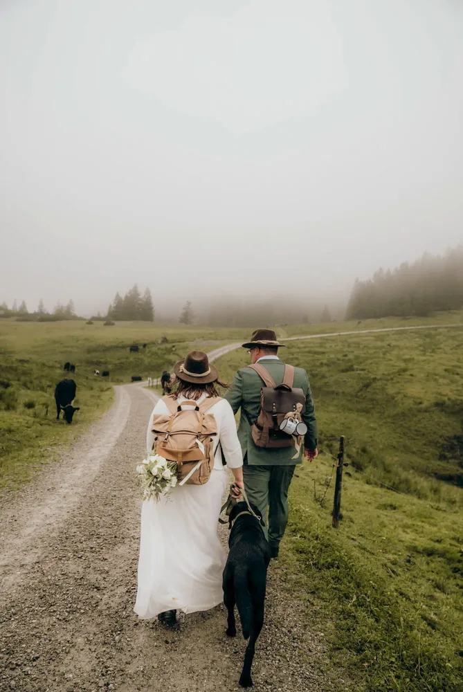 Elopement im Allgäu, fotografiert von Claudia von MOKATI zusammen mit Hochzeitsplanerin Martina Anders