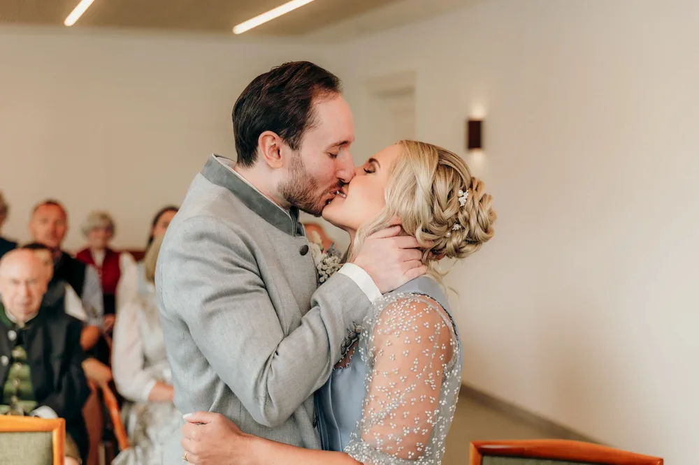Historisches Gebäude in der Tegernsee-Region bei einer standesamtlichen Hochzeit