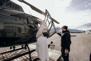 Hochzeitsfotograf in Österreich Leogang im Samerstall mit Helikopterflug